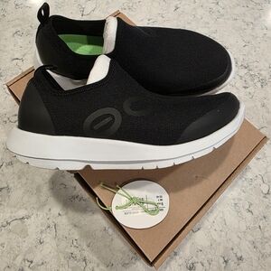 Oofos Women's OOmg Sport Low Recovery Shoe - White Black Size 9 Like New